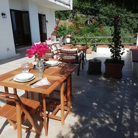Casa Delle Querce Vakantiehuis Cefalù